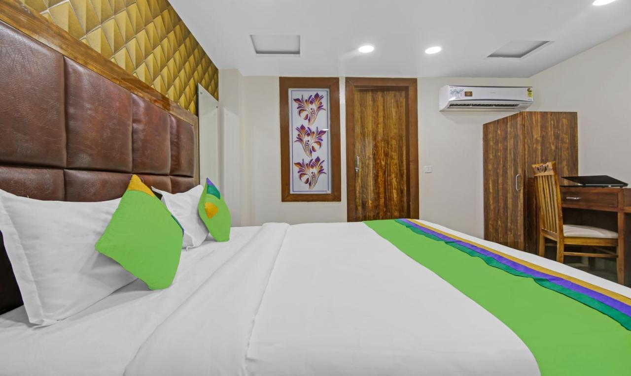 Treebo Mona Grand Hotel New Delhi Exterior photo