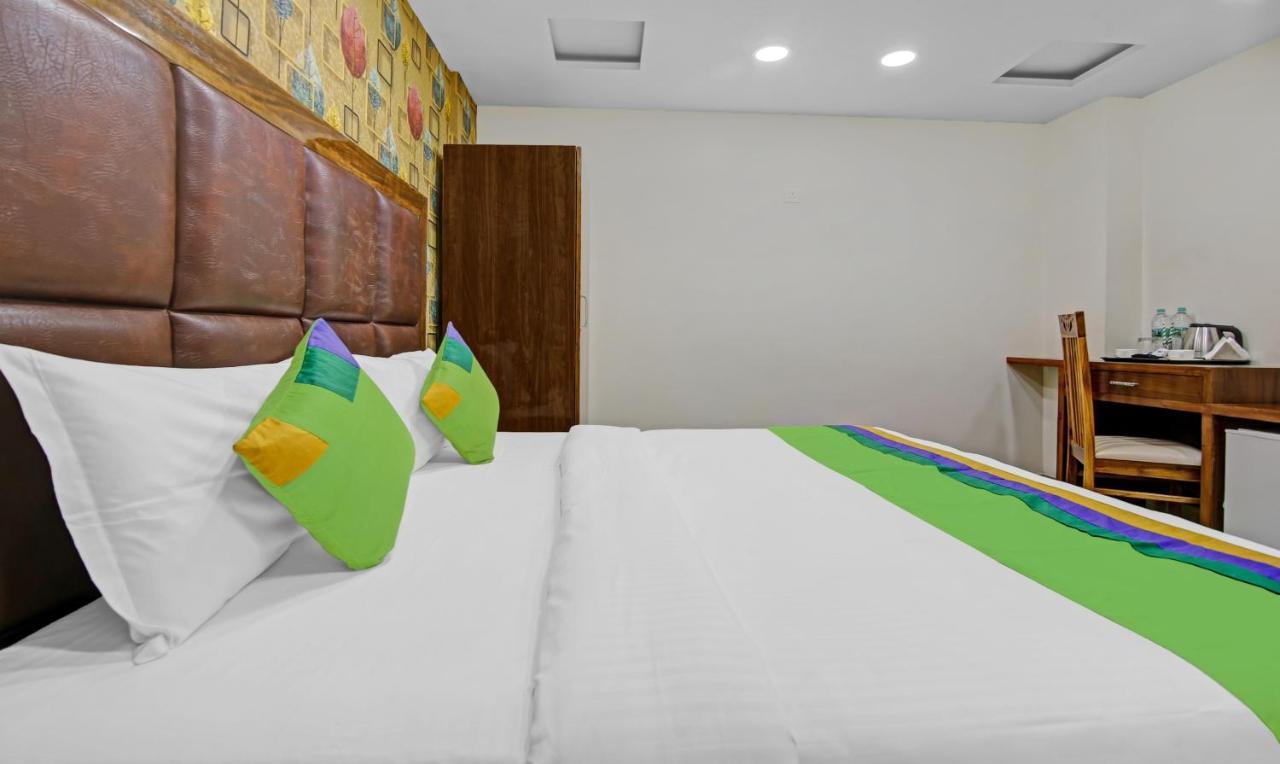 Treebo Mona Grand Hotel New Delhi Exterior photo