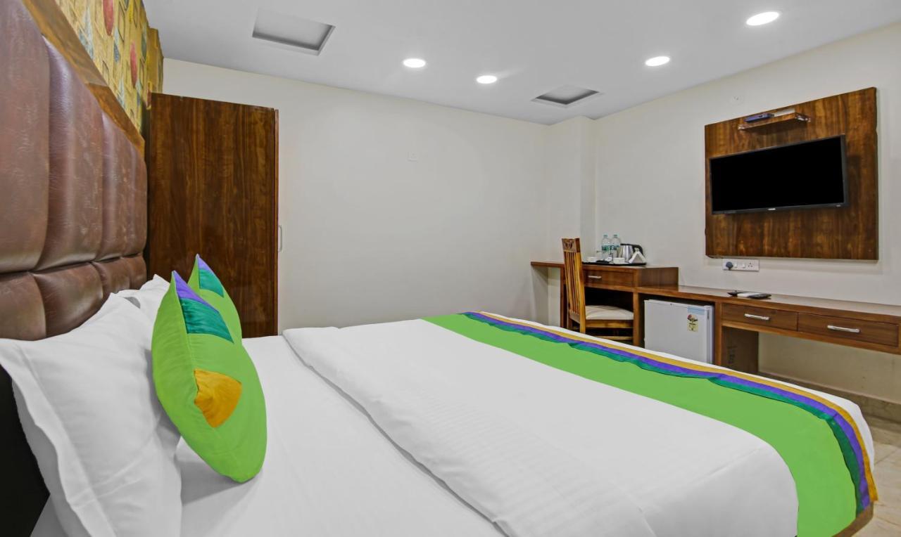 Treebo Mona Grand Hotel New Delhi Exterior photo